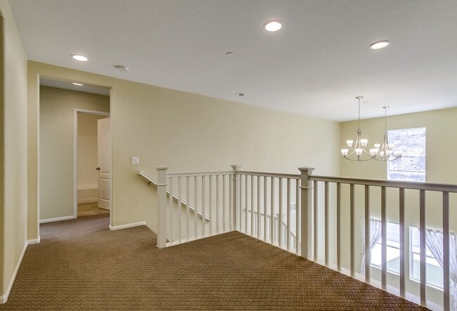 Building Photo - Beautiful Sky Ranch home with Spectacular Views!