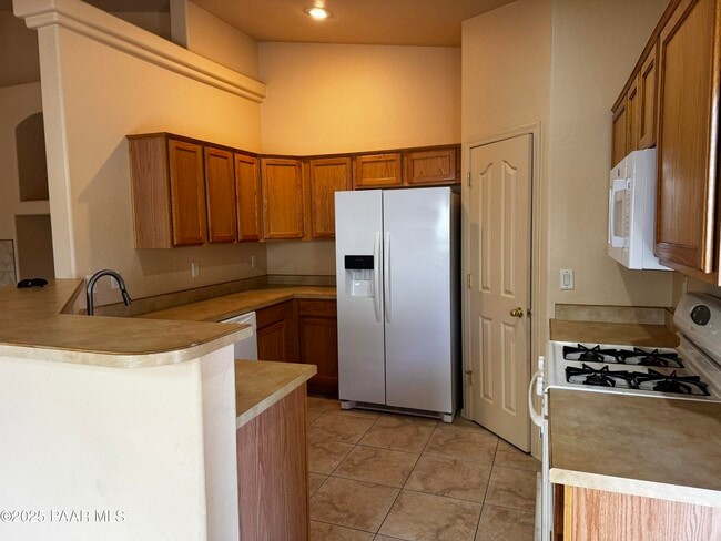 Building Photo - 6830 E Sandhurst Dr