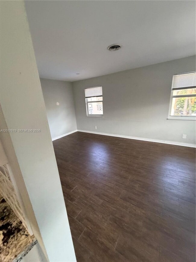 Building Photo - 2591 NE 55th Ct