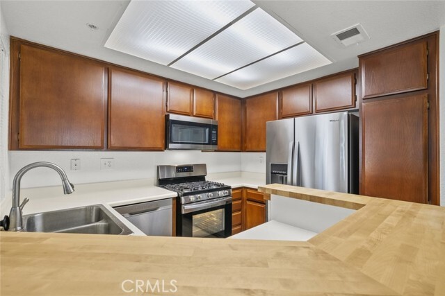 Building Photo - 225 Evergreen Ct