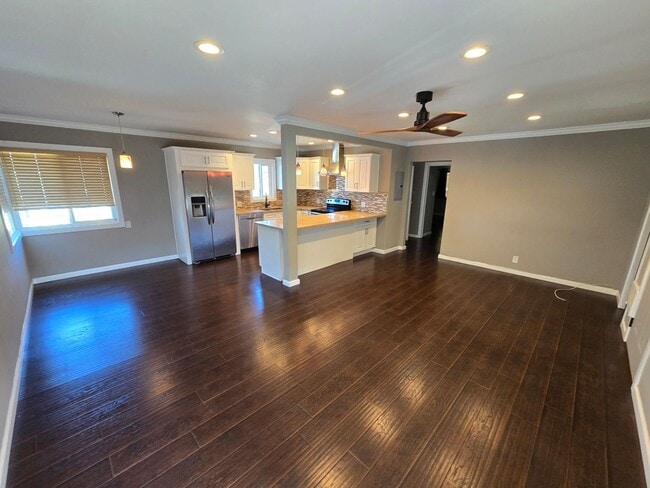 Building Photo - Spacious 2BR/2BA Near the Beach — Garage, Pets OK, Available Now