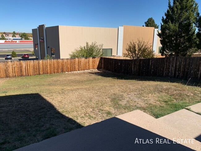 Building Photo - Spacious Duplex in Littleton with Fenced i...