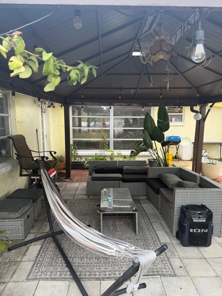 Building Photo - 2603 Almond Dr