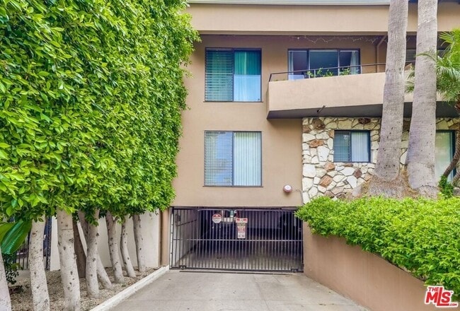 Building Photo - 1275 Havenhurst Dr