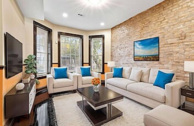 Building Photo - 1826 S Drave Ave