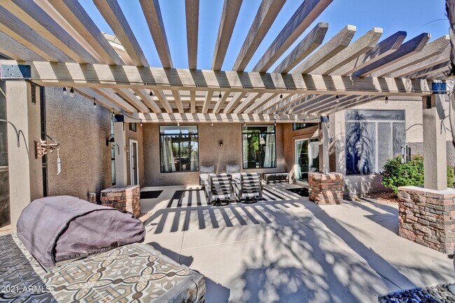 Building Photo - 13059 E Poinsettia Dr
