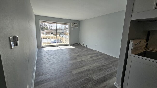 Building Photo - 850 E Old Willow Rd