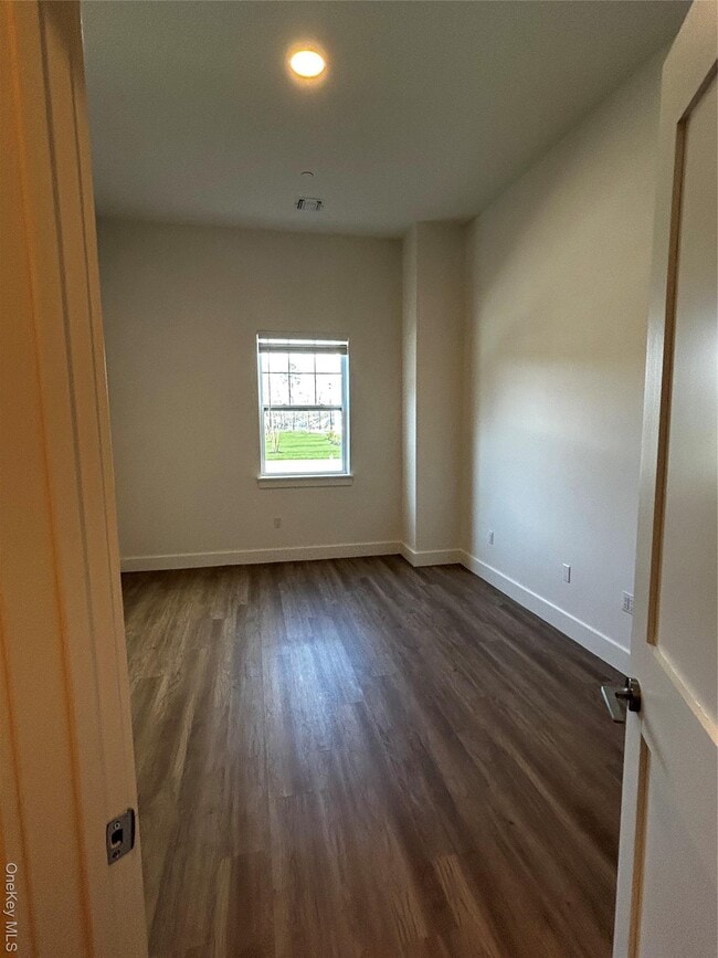 Building Photo - 4180 Sunrise Hwy