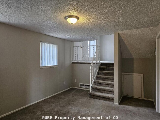 Building Photo - Tri-level home with central air and 1-car garage