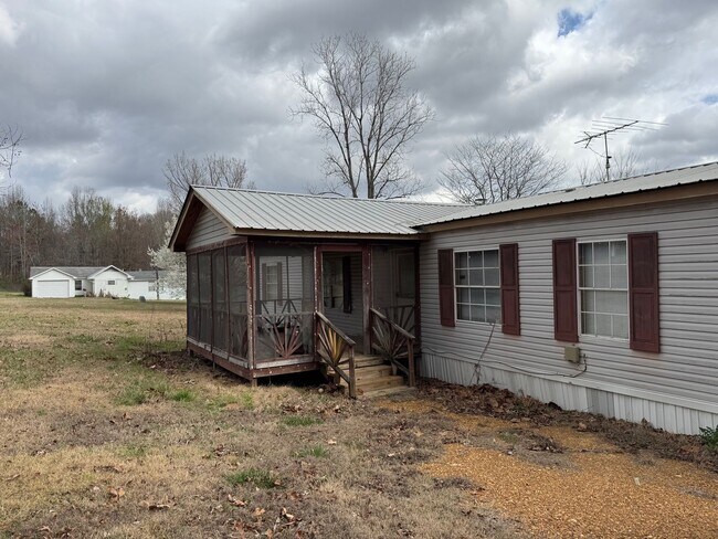 Building Photo - 328 Pine Tree Dr