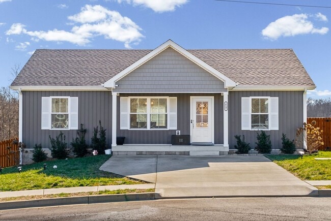 Building Photo - 3 Bedroom 2 Full Bath Home For Rent near Post!