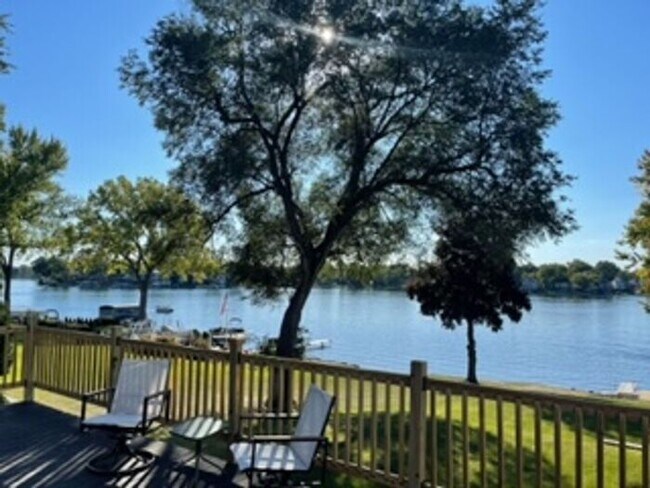 Building Photo - Lake Oakland Lakefront Home - 3 Bedroom 2 ...