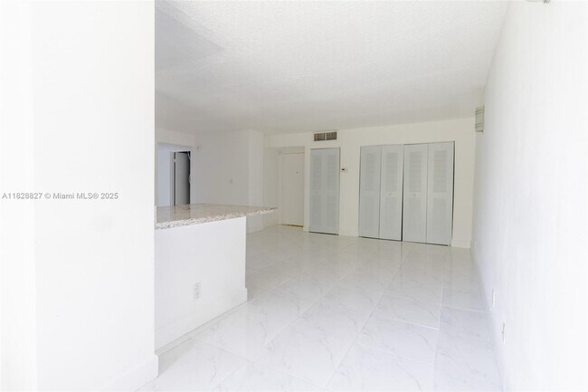 Building Photo - 17021 N Bay Rd