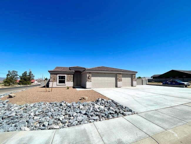 Building Photo - Beautiful 2024 Built 3 Bedroom 2 Bath Home...