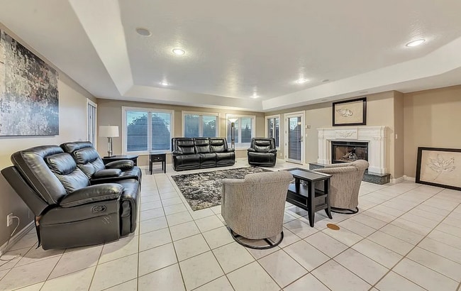 Building Photo - Garden Level in Luxury Home Available Now