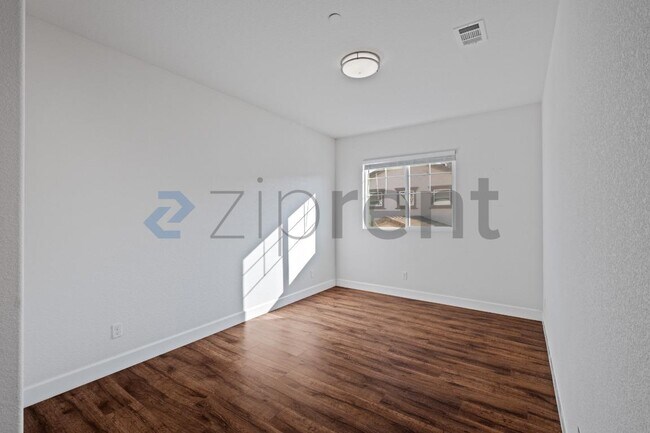 Building Photo - 2060 Salice Wy