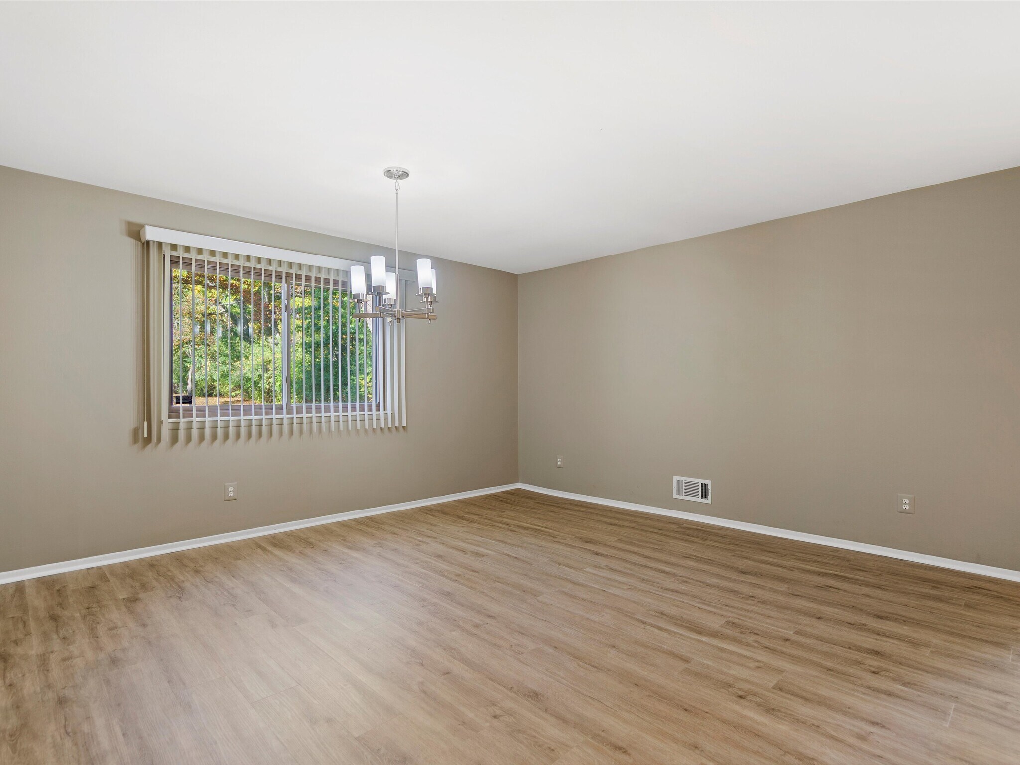 Building Photo - 26656 Farmbrook Villa Dr