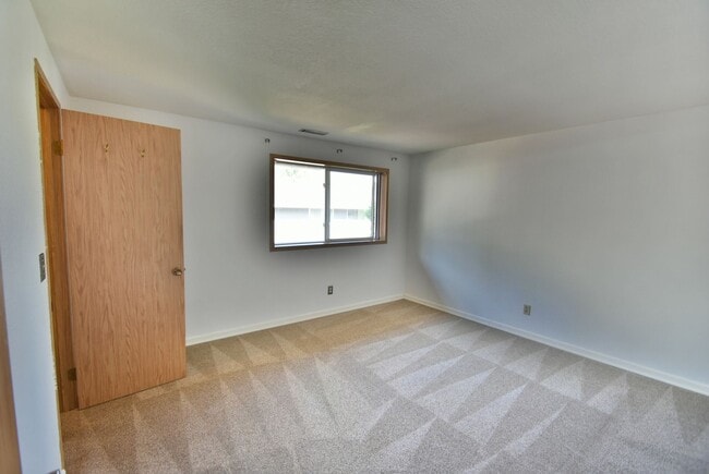 Building Photo - 2Bd/1.5Ba Kirkland Condo