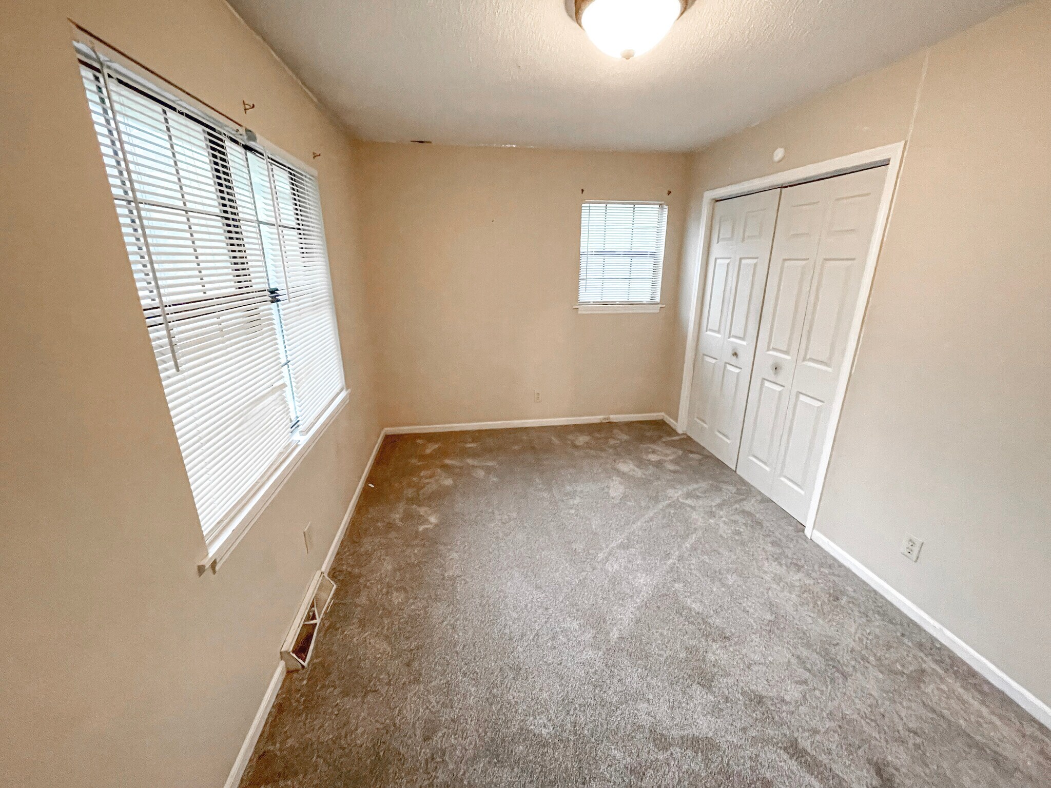 Building Photo - 31 Saint Mark Rd