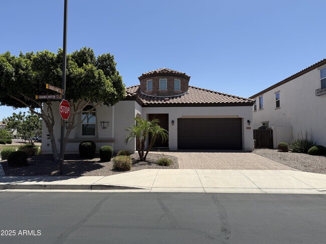 Building Photo - 4333 E Grand Canyon Dr