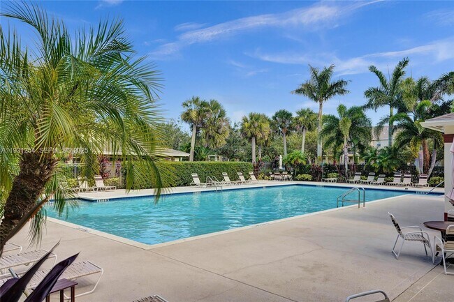 Building Photo - 2057 SE Avon Park Dr