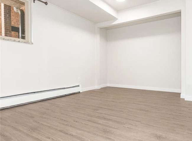 Building Photo - FALL PRE-LEASING! 3 Bed 1.5 Bath Condo on ...
