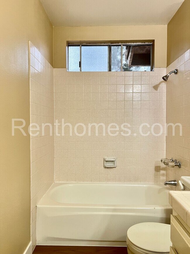 Building Photo - 10594 Dabney Dr