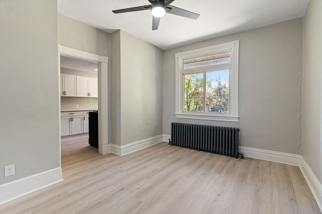 Building Photo - 3 bed 1.5 bath - freshly updated top to bottom, dishwasher, laundry, off street parking