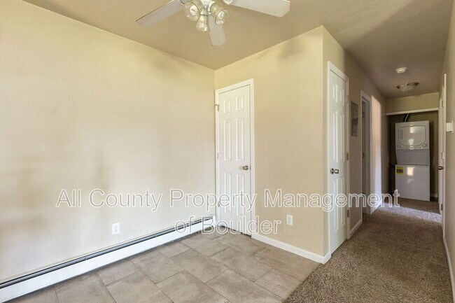Building Photo - 695 Manhattan Dr