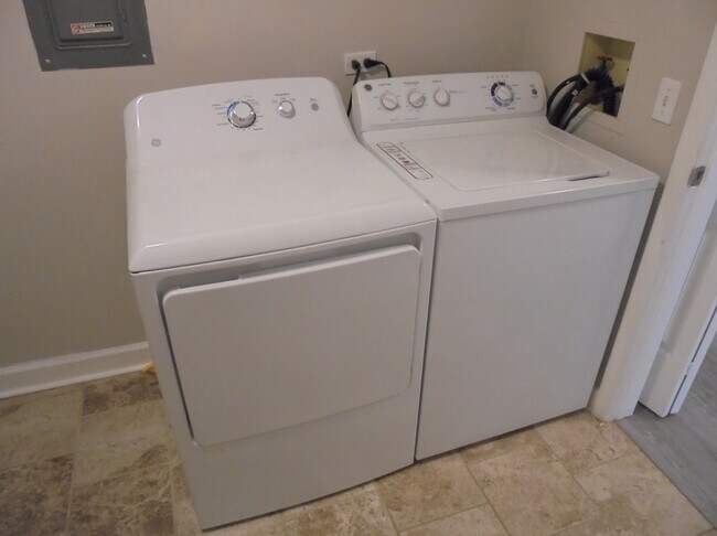 Building Photo - 1021 Boxwood Ct