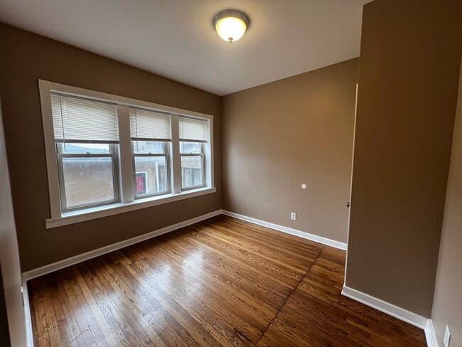 Building Photo - 735 N Hamlin Ave