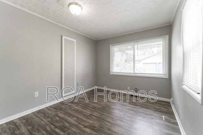 Building Photo - 906 Laurel St