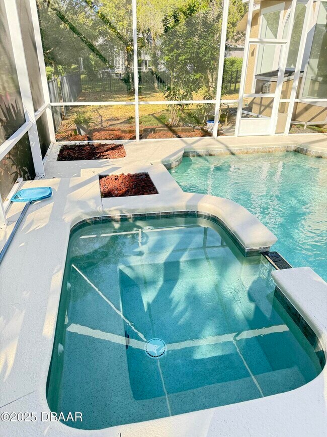 Building Photo - 14 Deep Woods Way