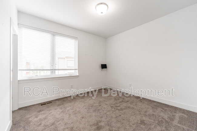 Building Photo - 616 Pomeroy St