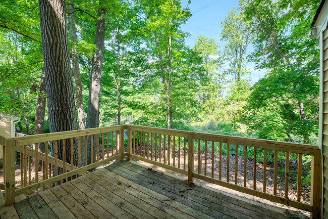 large private wooded lot. Great spae for pets! - 5540 Kaplan Dr