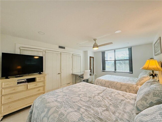 Building Photo - 8800 S Ocean Dr