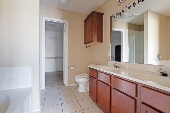 Building Photo - 1921 Southridge Ln