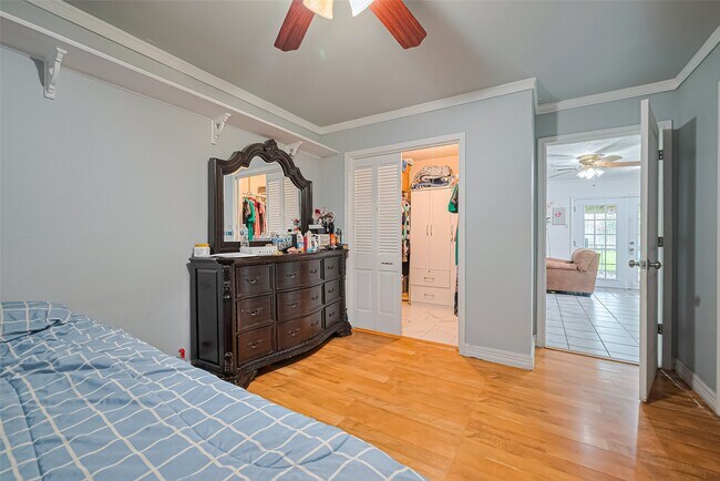 Building Photo - 13351 Oak Leaf Ln