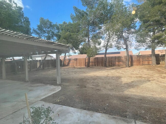 Building Photo - Adelanto Home- 3 Bedrooms, 2 Bathrooms, La...