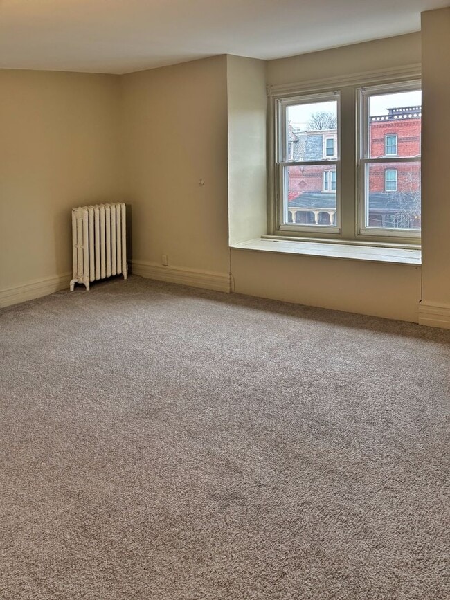 Building Photo - 516 W Allen St