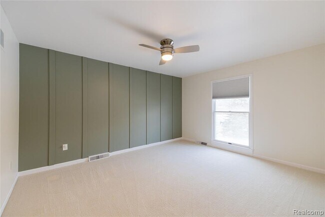 Building Photo - 24356 E River Rd