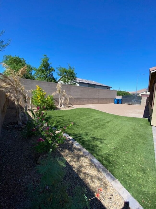 Building Photo - Highly Upgraded Snowbird Rental located in...