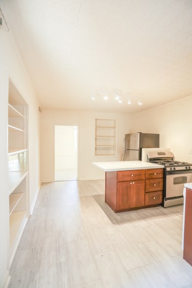 Building Photo - 2315 W School Dr