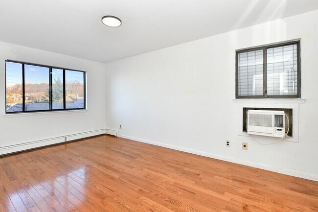 Building Photo - 1308 46th St