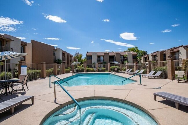 Building Photo - COMING SOON! Spacious 1 Bed 1 Bath Condo i...
