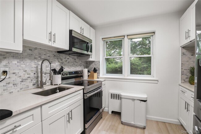 Building Photo - 140 N Broadway