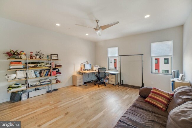 Building Photo - 439 Moyer St