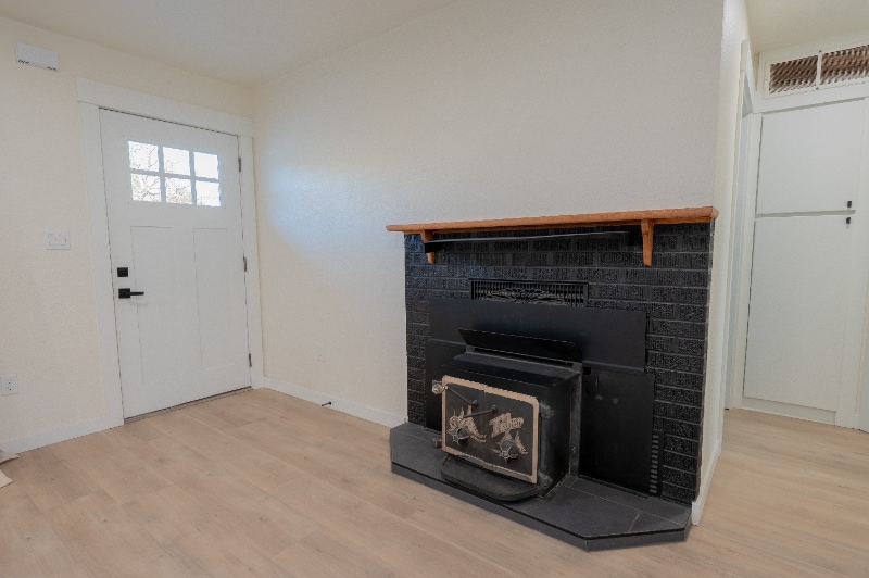 Building Photo - 945 N 7th E St