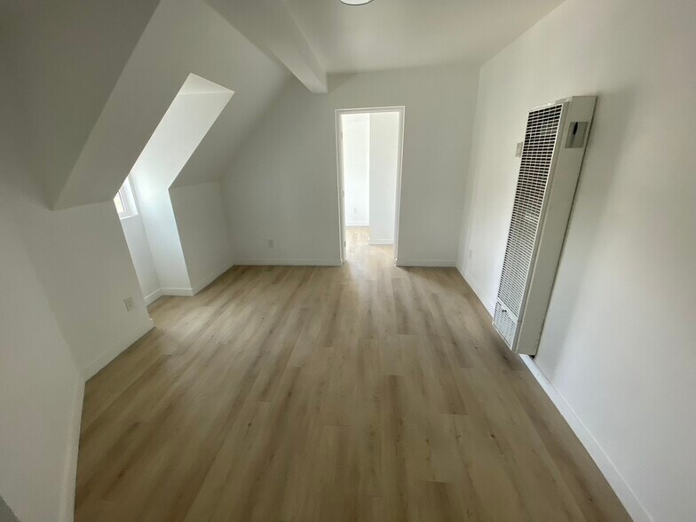 Building Photo - 1917 E 2nd St