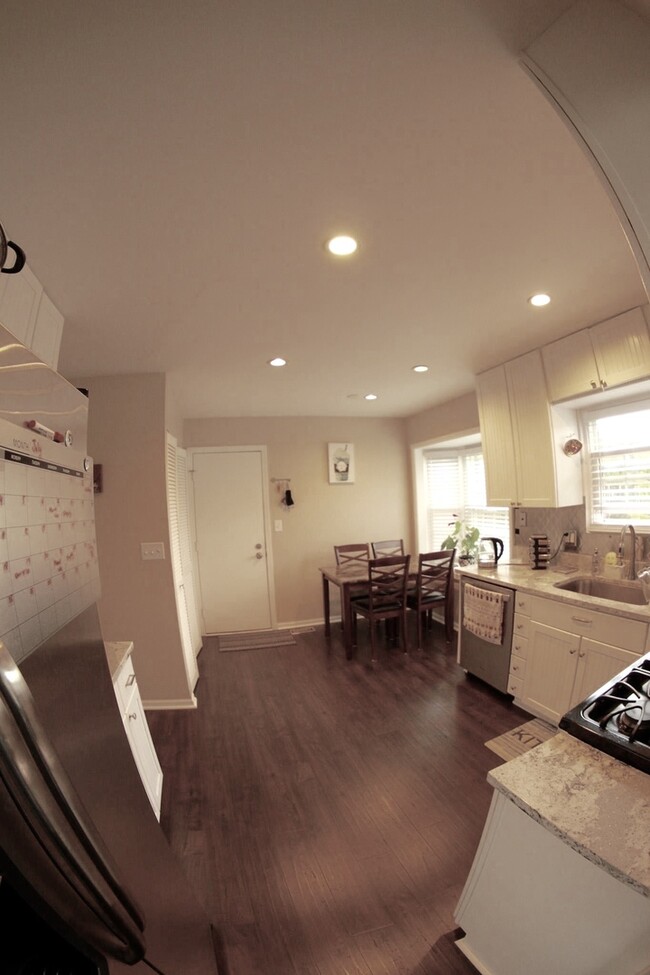 Building Photo - 420 Ascot Ln